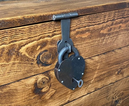Rustic wooden trunk chest - wooden,