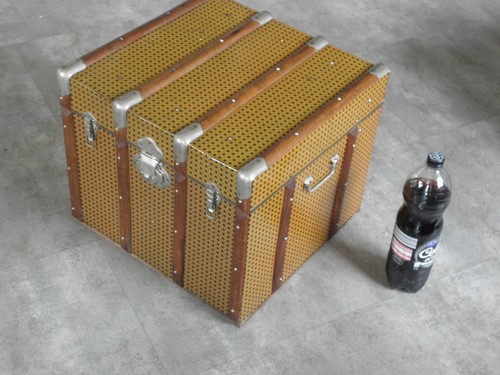 Big vintage trunk travel - big,